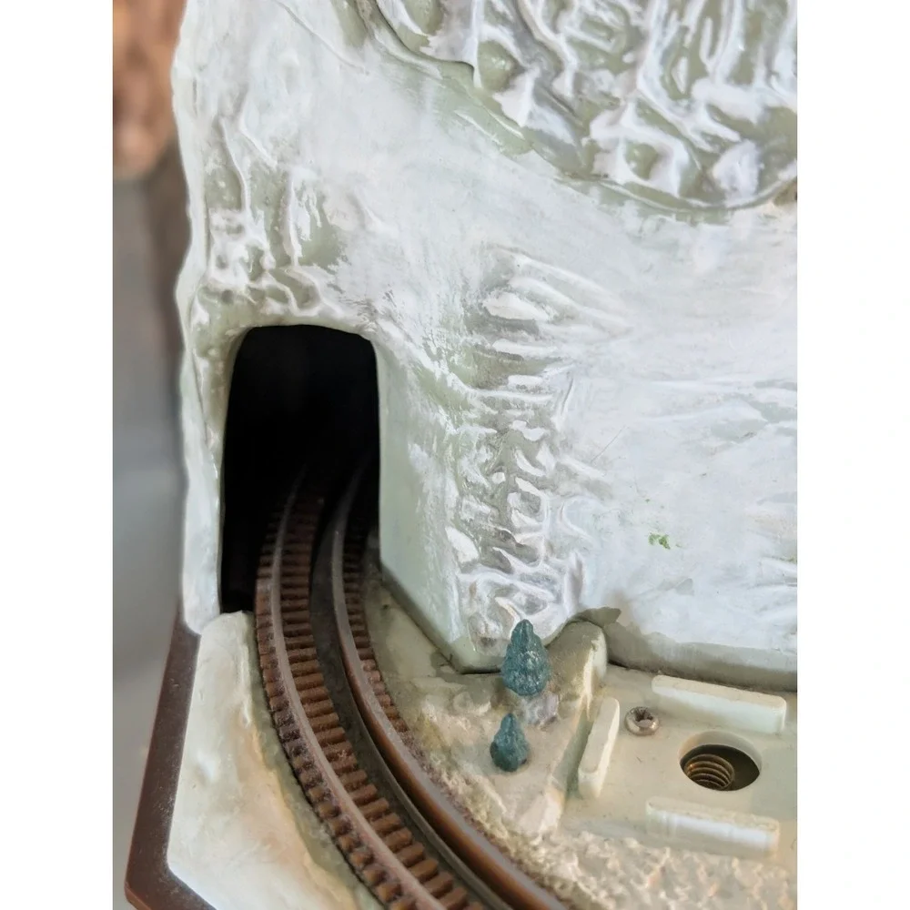 Vtg Enesco Rock City Christmas Action Town Trains 